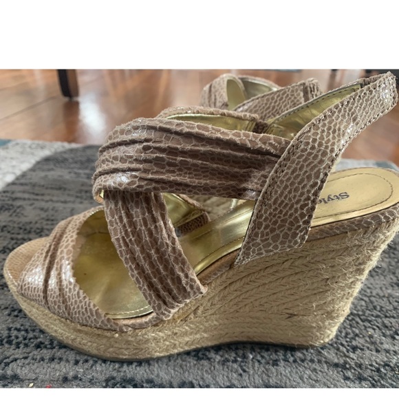 Cute Wedges 👠 - Picture 4 of 7